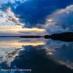 Czarny Kot Mazury Dom Caloroczny * Malkinie