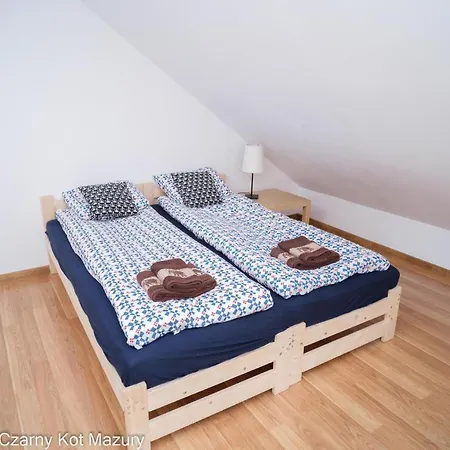 Czarny Kot Mazury Dom Caloroczny Malkinie