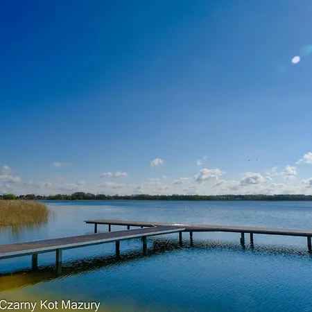 Czarny Kot Mazury Dom Caloroczny Malkinie