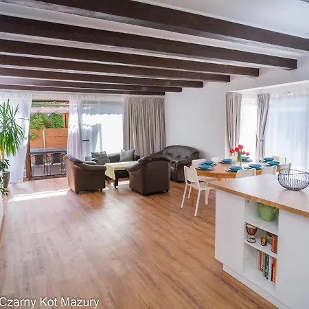 Holiday home Czarny Kot Mazury Dom Caloroczny Malkinie