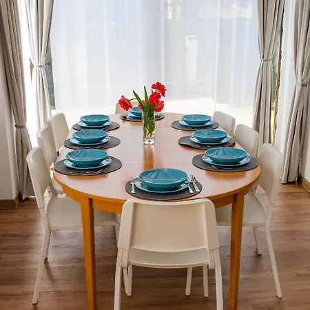 Czarny Kot Mazury Dom Caloroczny * Malkinie