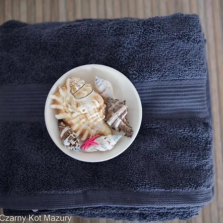 Czarny Kot Mazury Dom Caloroczny Дом отдыха