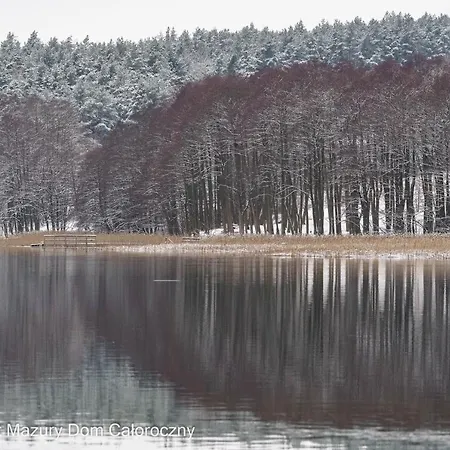 Czarny Kot Mazury Dom Caloroczny Дом отдыха