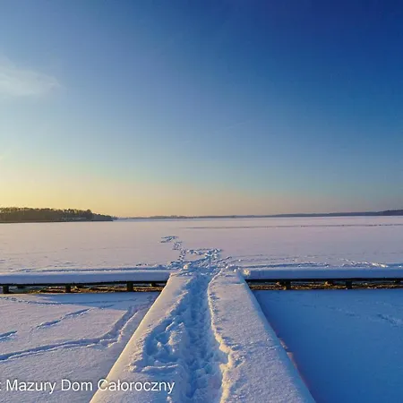 Czarny Kot Mazury Dom Caloroczny Malkinie