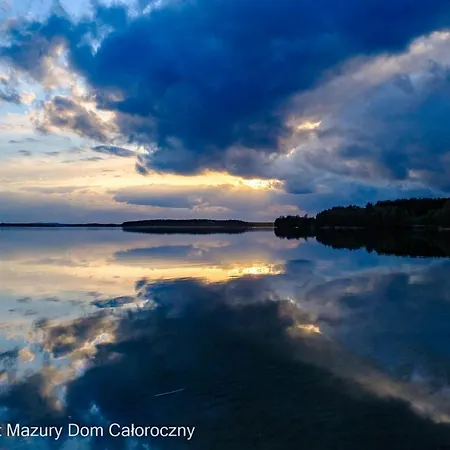 Czarny Kot Mazury Dom Caloroczny * Malkinie