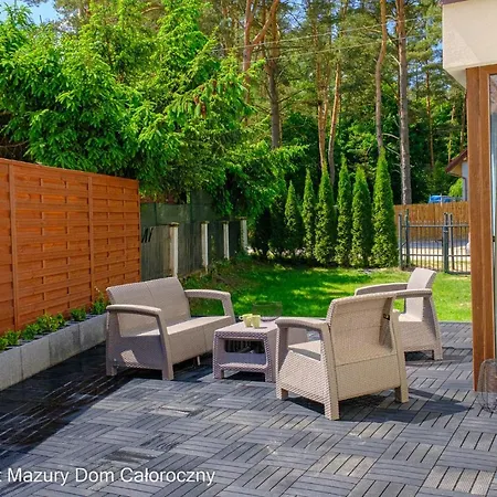 Czarny Kot Mazury Dom Caloroczny Дом отдыха