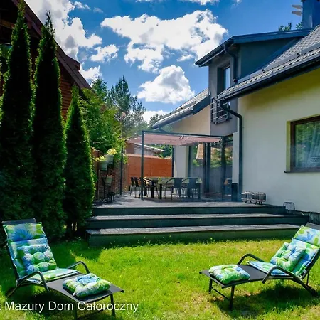 Czarny Kot Mazury Dom Caloroczny Malkinie