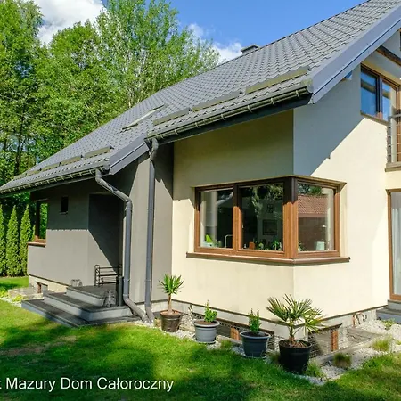 Czarny Kot Mazury Dom Caloroczny