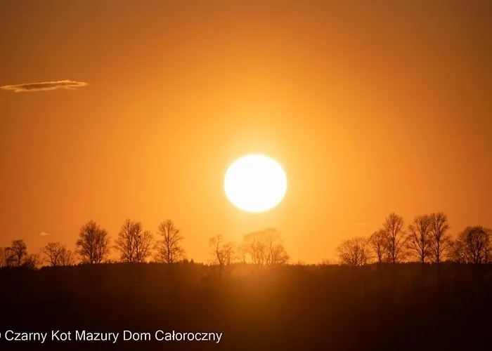Czarny Kot Mazury Dom Caloroczny * Malkinie